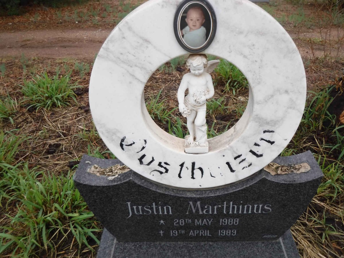 OOSTHUIZEN Justin Marthinus 1988-1989