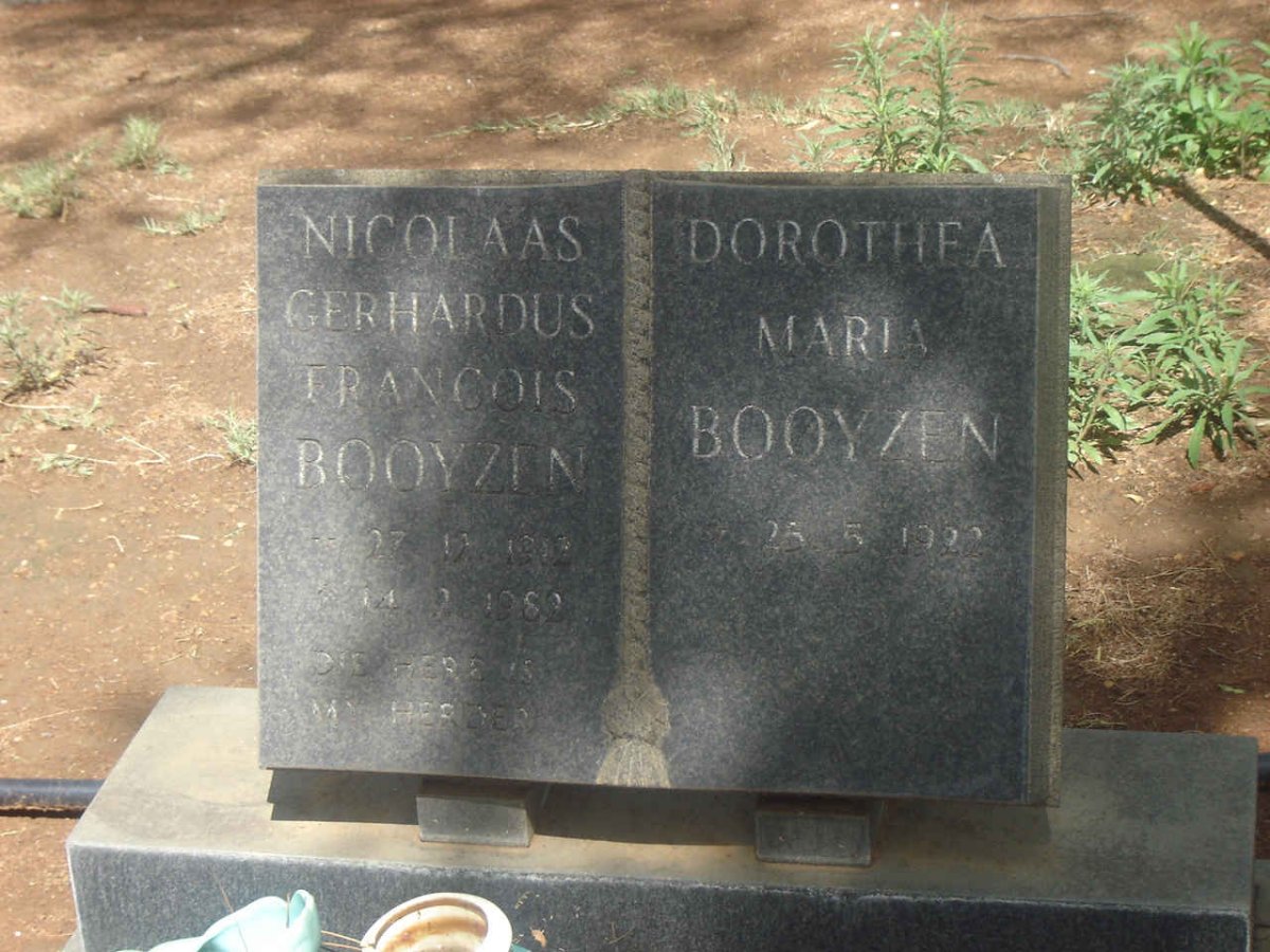 BOOYZEN Nicolaas Gerhardus Francois 1912-1980 &amp; Dorothea Maria 1922-