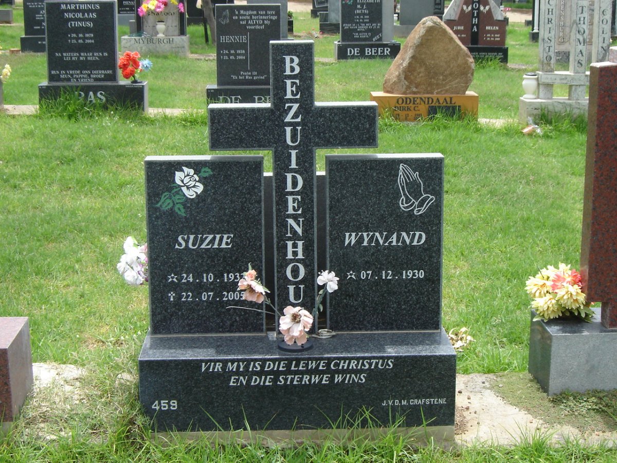 BEZUIDENHOUT Wynand 1930-  &amp; Suzie 1932-2005