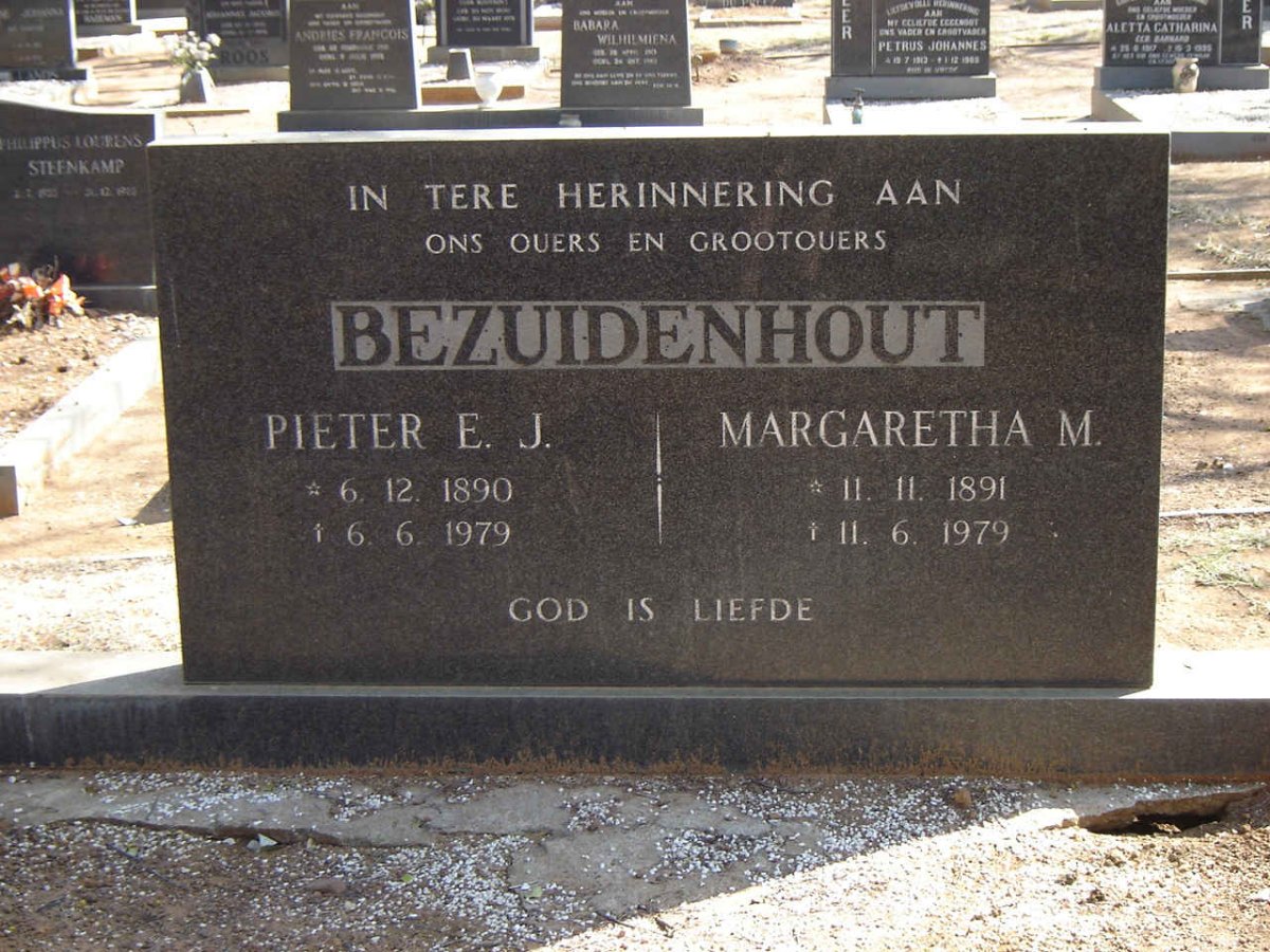 BEZUIDENHOUT Pieter E J