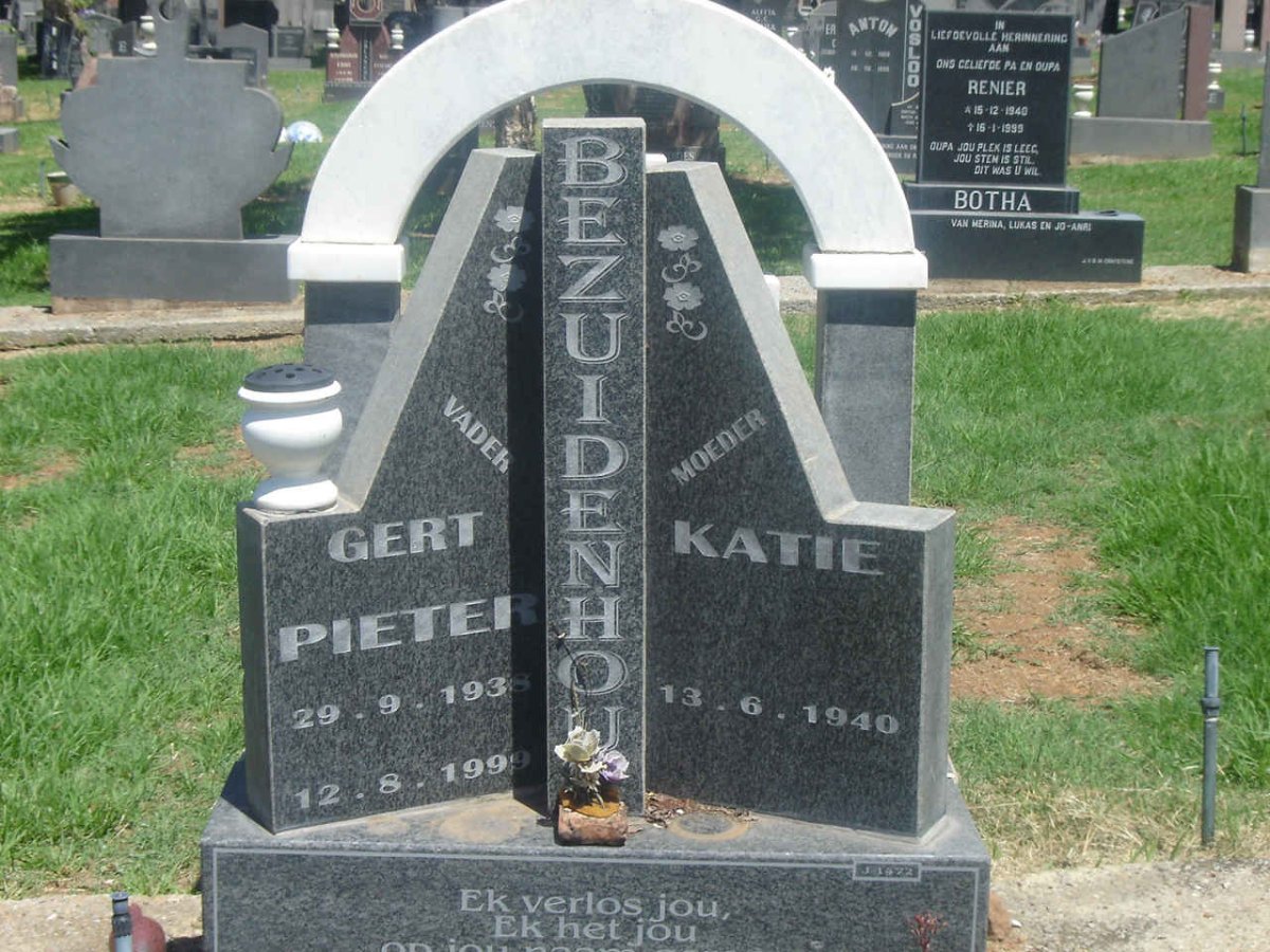 BEZUIDENHOUT Gert Pieter 1938-1999 &amp; Katie 1940-