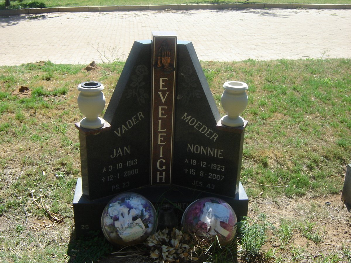 EVERLEIGH Jan 1913-2000 &amp; Nonnie 1923-2007