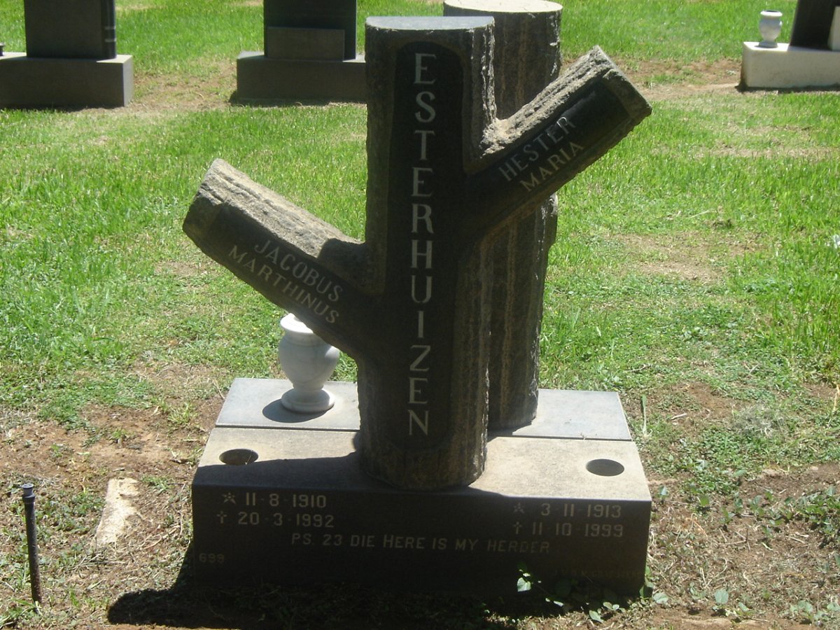 ESTERHUIZEN Jacobus Marthunis 1910-1992 &amp; Hester Maria 1913-1999