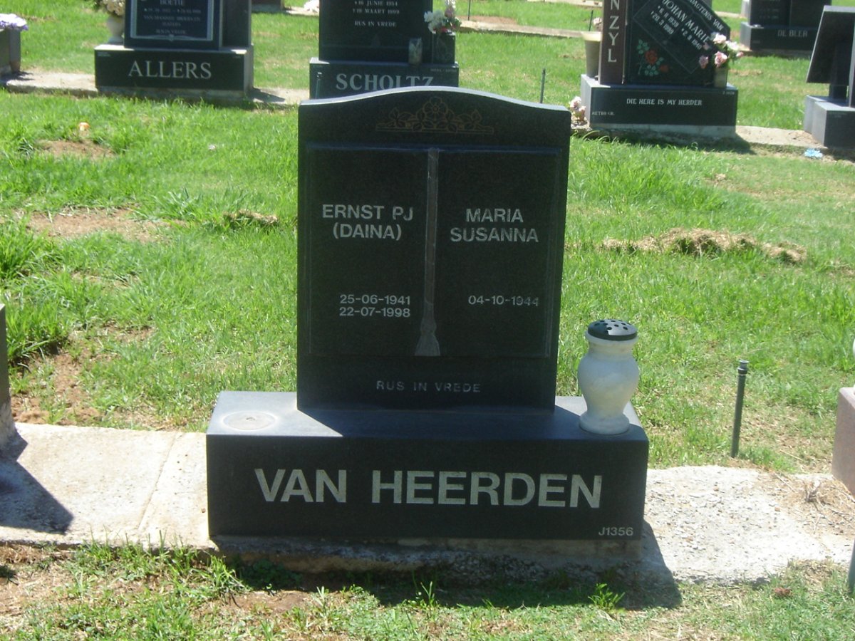 HEERDEN Ernst P.J., van 1941-1998 &amp; Maria Susanna 1944-