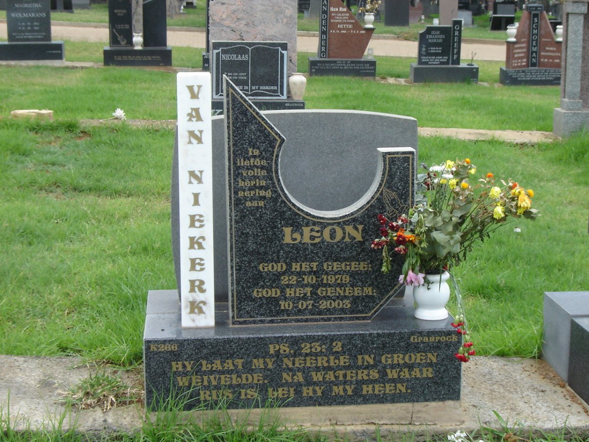 NIEKERK Leon, van 1979-2003