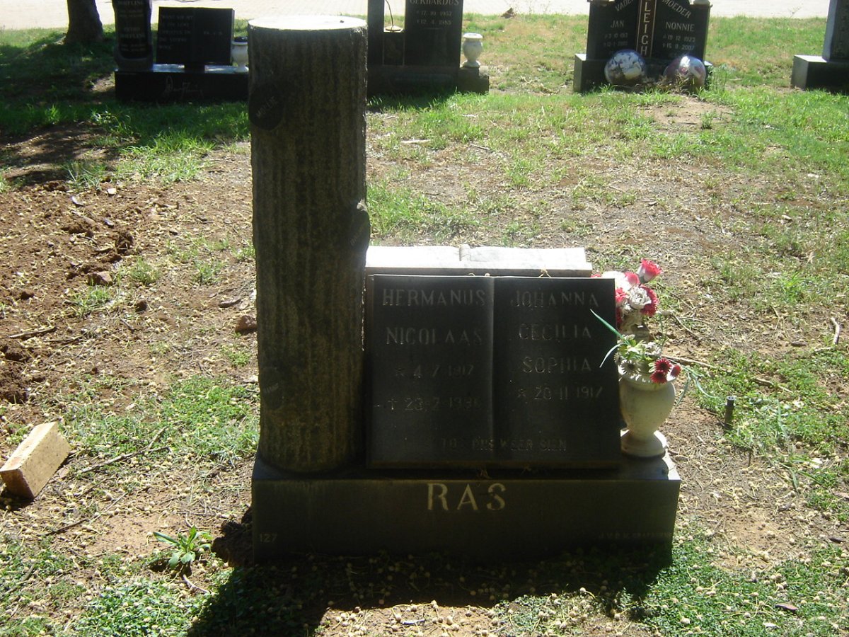 RAS Hermanus Nicolaas 1907-198? &amp; Johanna Cecilia Sopnia 1917-