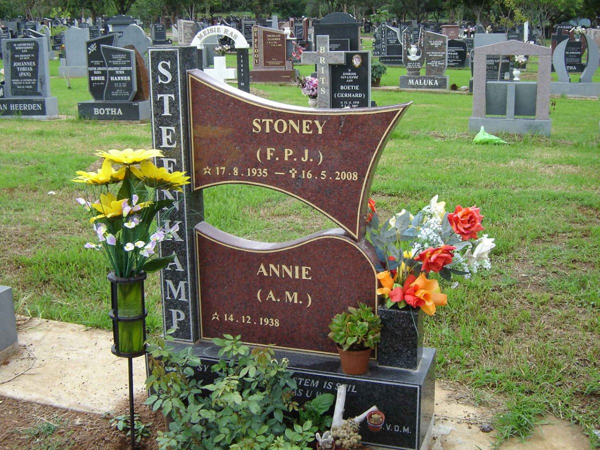 STEENKAMP F.P.J. 1935-2008 &amp; A.M. 1938-