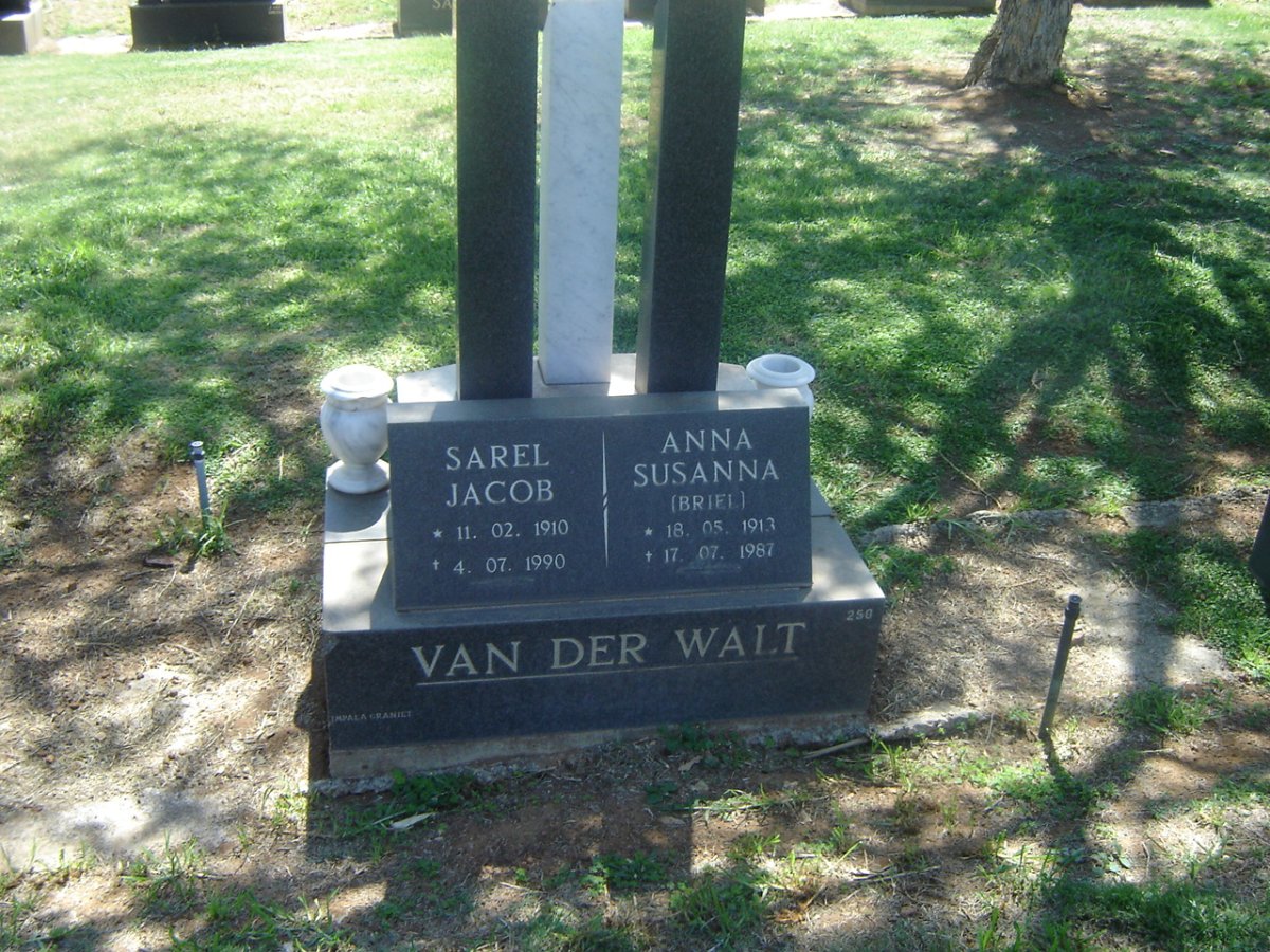 WALT Sarel Jacob, van der 1910-1990 &amp; Anna Susanna BRIEL 1913-1987