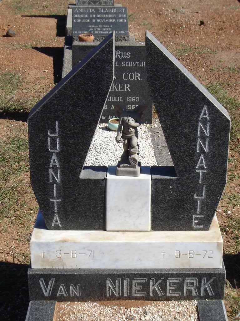NIEKERK Juanita, van -1971 :: VAN NIEKERK Annatjie -1972