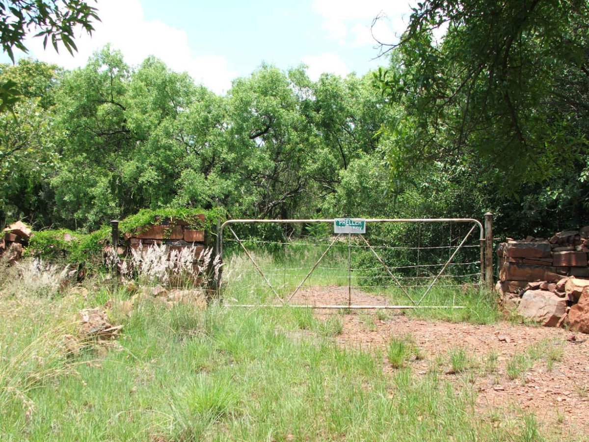 1. Entrance to the Preller cemetery