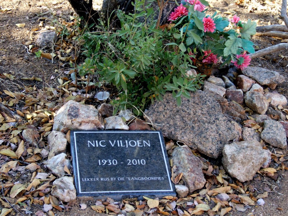 VILJOEN Nic 1930-2010