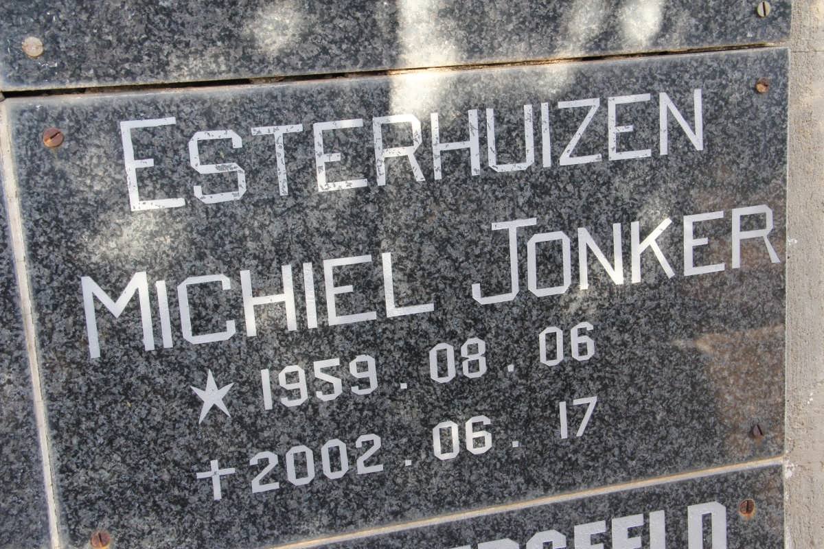 ESTERHUIZEN Michiel Jonker 1959-2002