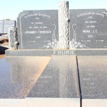 FOURIE Johannes Frederick 1917-1986 &amp; Maria J.C. 1924-2010