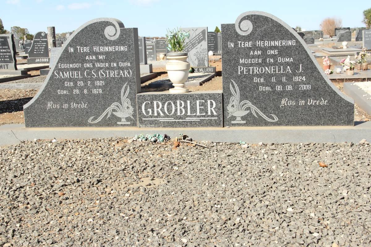 GROBLER Samuel C.S. 1921-1979 &amp; Petronella J. 1924-2009