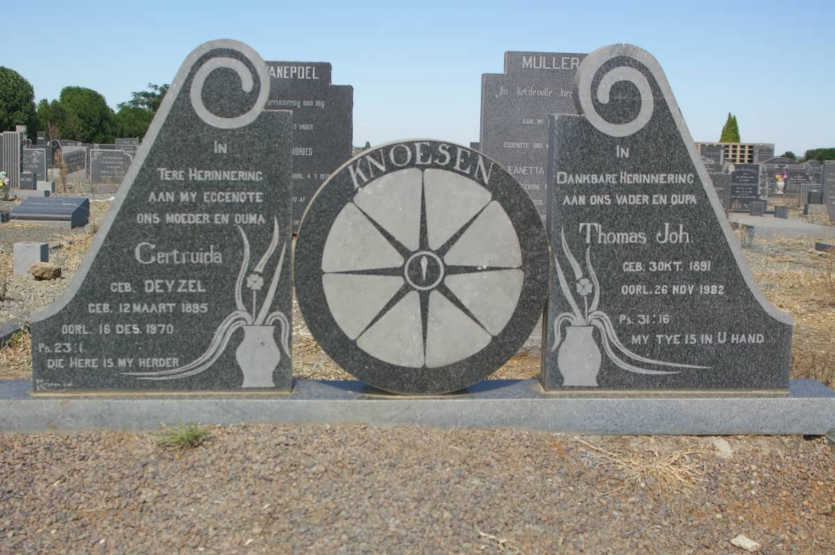 KNOESEN Thomas Joh. 1891-1982 &amp; Gertruida DEYZEL 1895-1970