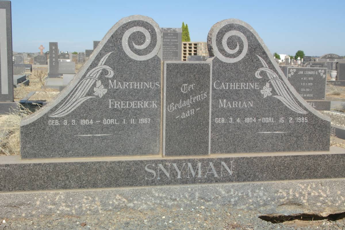 SNYMAN Marthinus Frederick 1904-1967 &amp; Catherine Marian 1904-1985