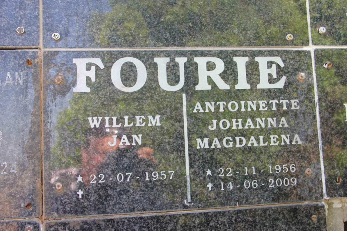 FOURIE Willem Jan 1957- &amp; Antoinette Johanna Magdalena 1956-2009