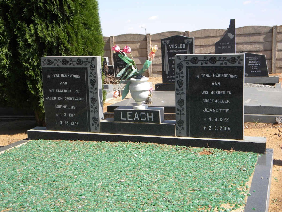 LEACH Cornelius 1917-1977 &amp; Jeanette 1922-2005