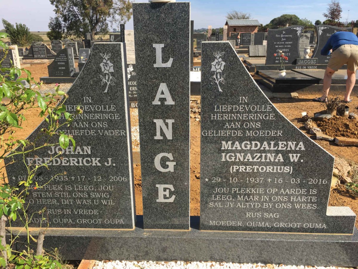 LANGE Johan Frederick J. 1935-2006 &amp; Magdalena Ignazina W. PRETORIUS 1937-2016