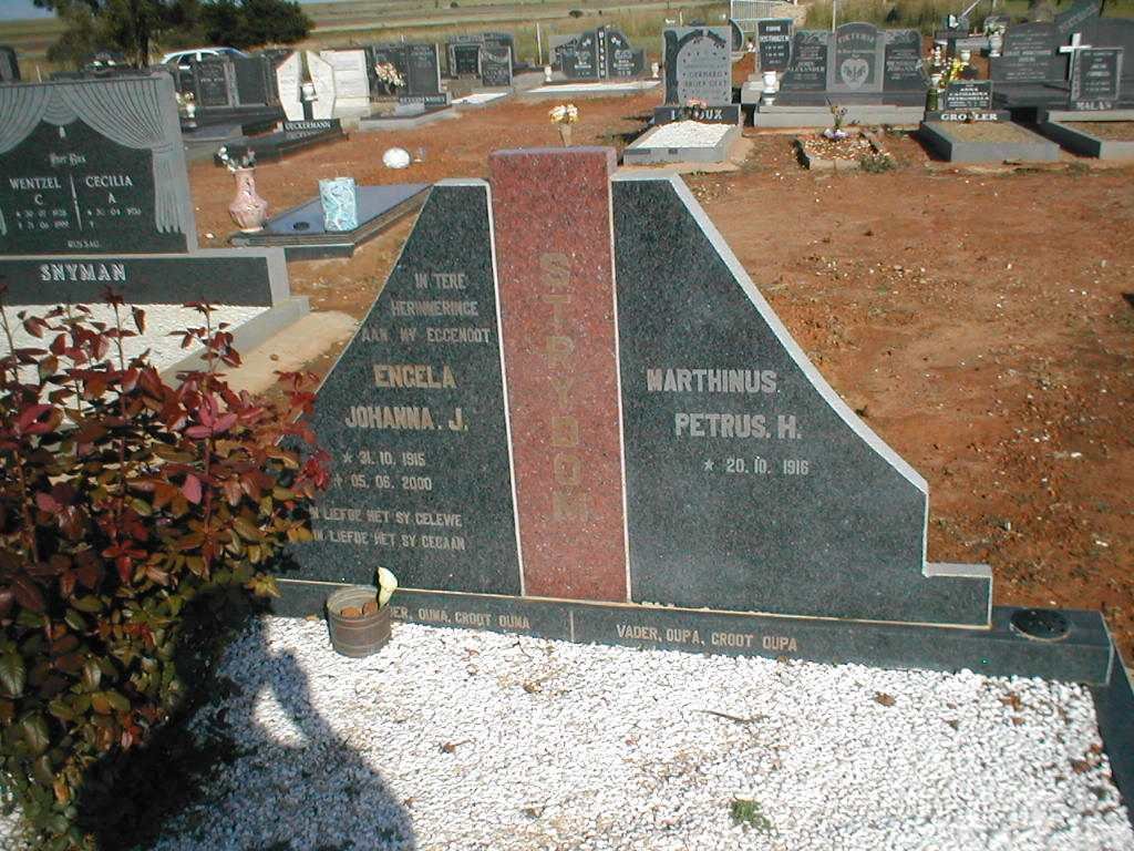 STRYDOM Marthinus Petrus H. 1916-  &amp; Engela Johanna J. 1915-2000