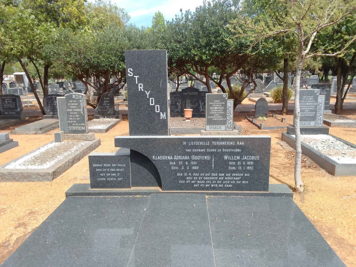 STRYDOM Willem Jacobus 1891-1957 &amp; Klassiena Adriana BOOYENS 1901-1982