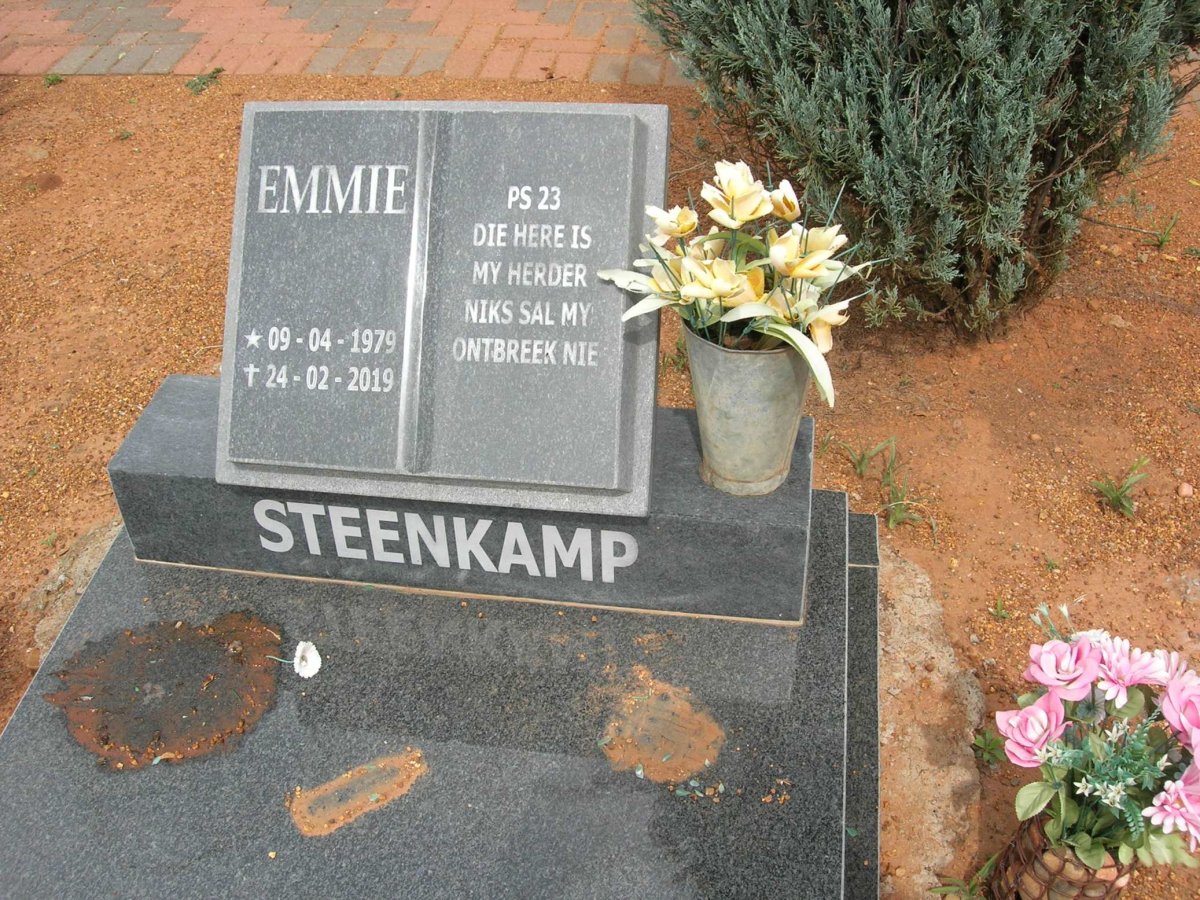 STEENKAMP Emmie 1979-2019