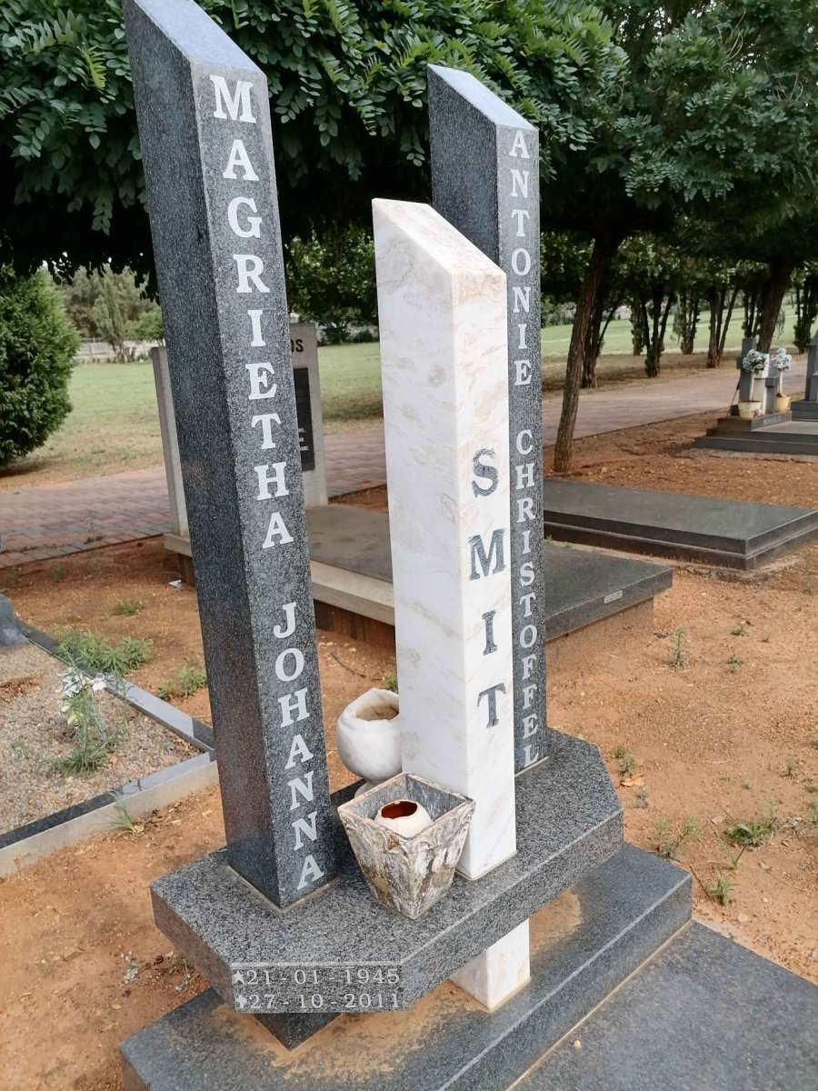 SMIT Antonie Christoffel 1945- &amp; Magrietha Johanna 1945-2011