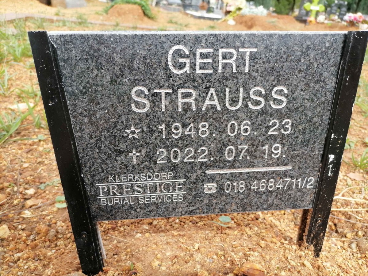 STRAUSS Gert 1948-2022
