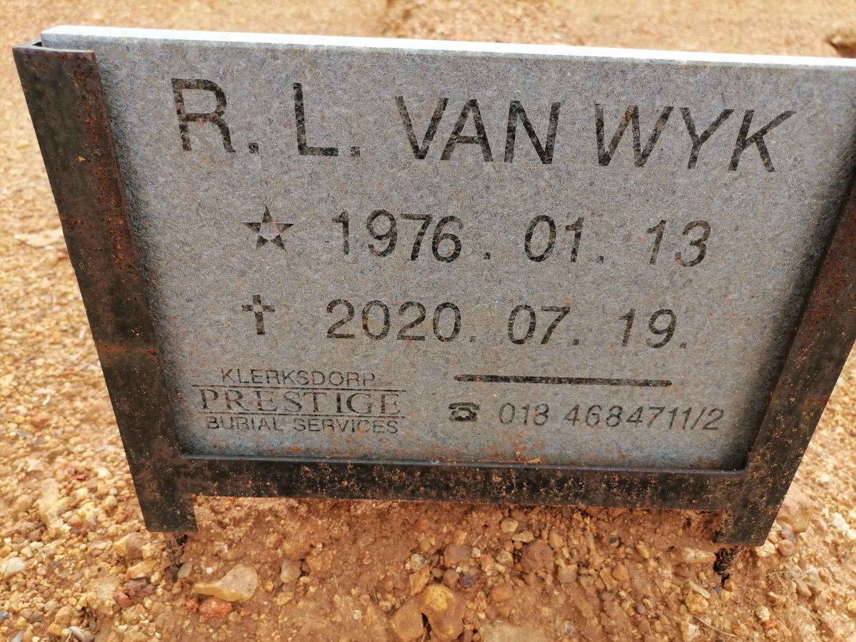 WYK R.L., van 1976-2020