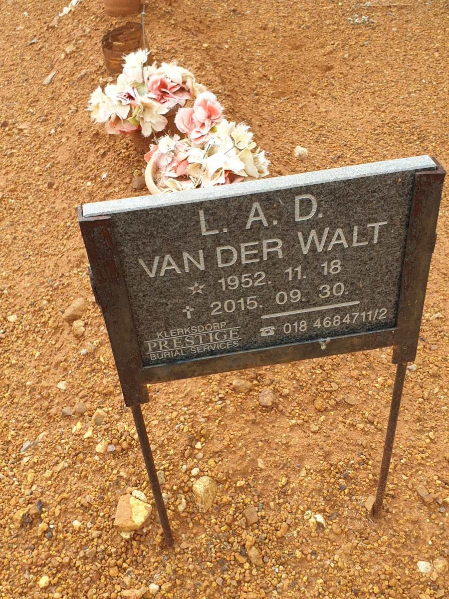 WALT L.A.D., van der 1952-2015