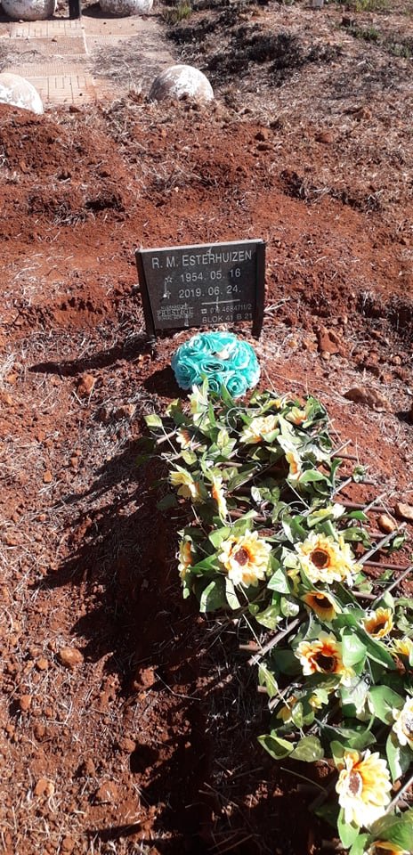 ESTHERHUIZEN R.M. 1954-2019