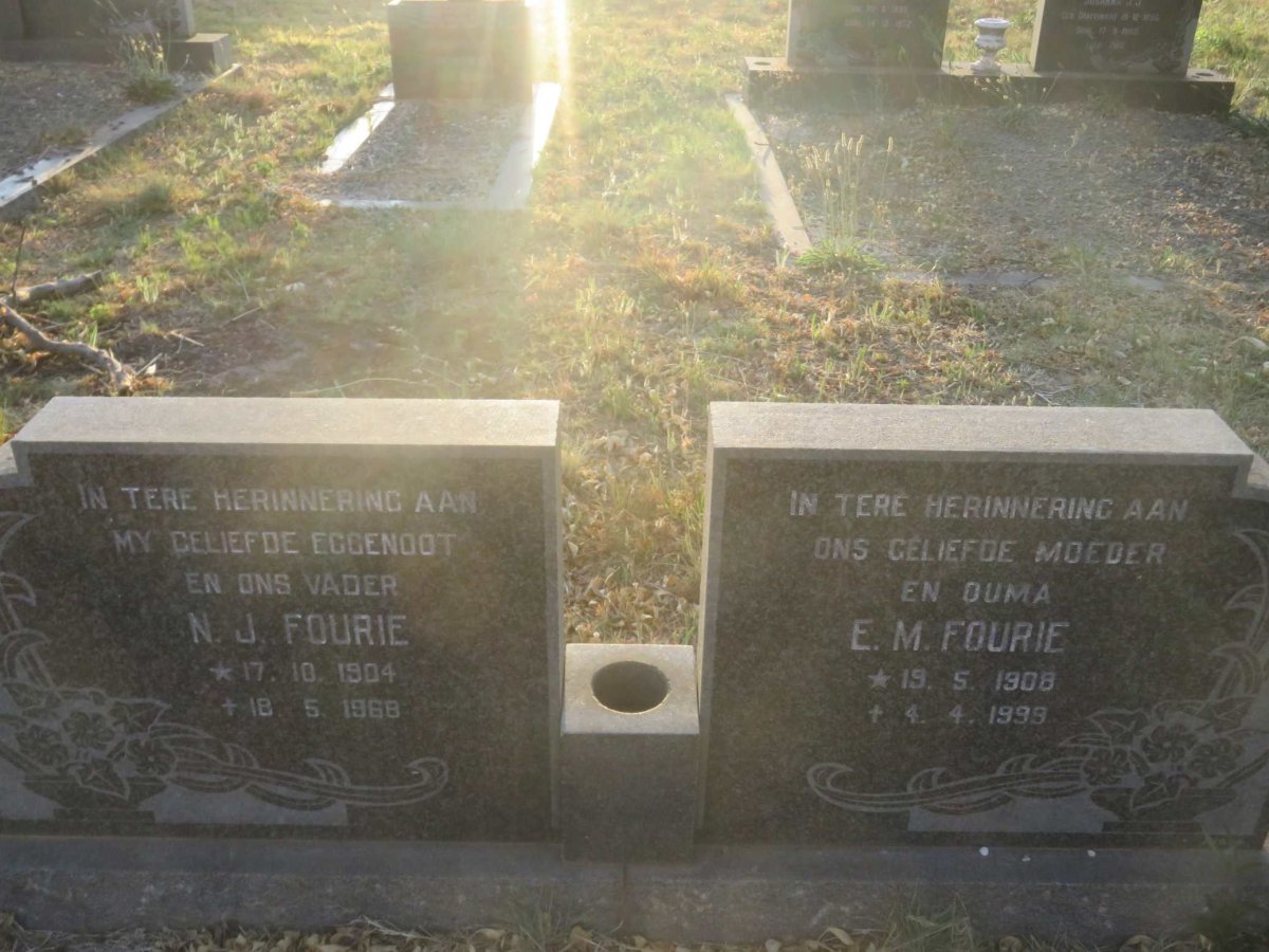 FOURIE N.J. 1904-1968 &amp; E.M. 1908-1999