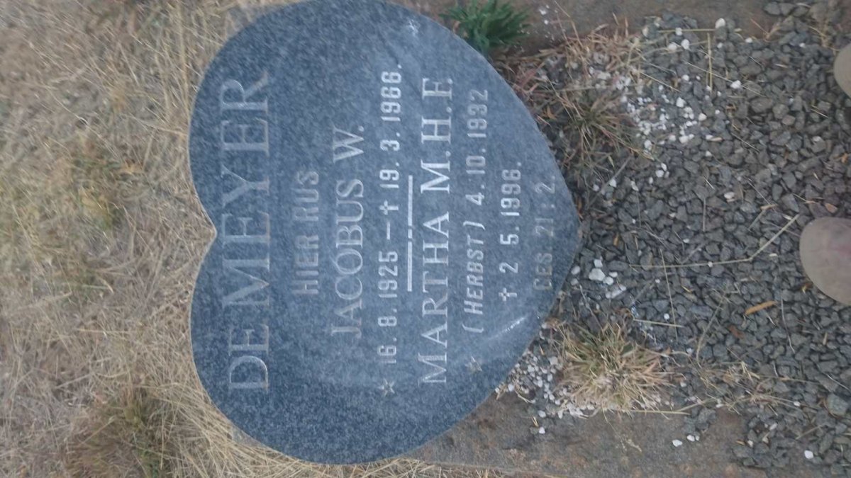 MEYER Jacobus W., de 1925-1966 &amp; Martha M.H.F. HERBST 1932-1996