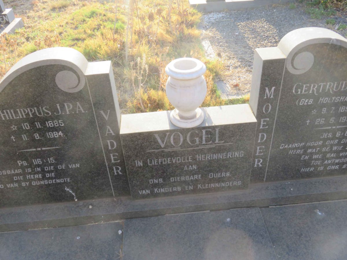 VOGEL Philippus J.P.A. 1885-1984 &amp; Gertrude C. HOLTSHAUSEN 1899-1992