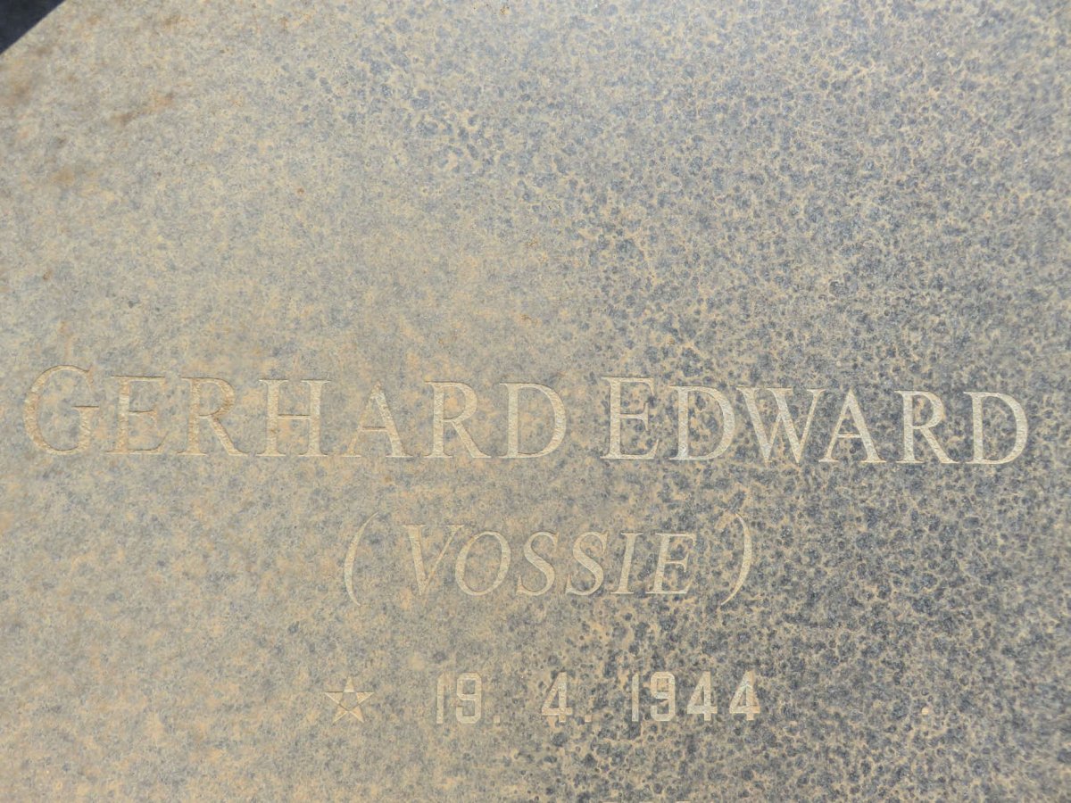 VOSLOO Gerhard Edward 1944-2001