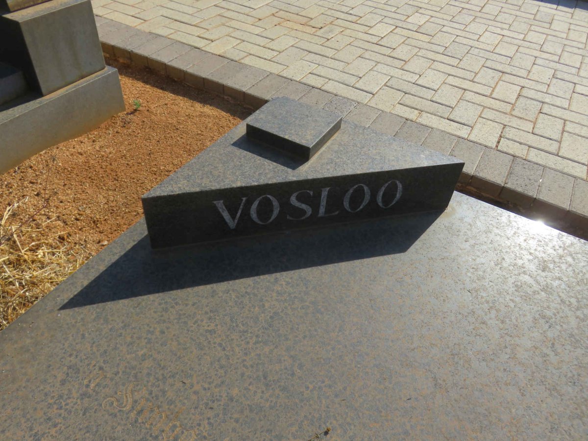 VOSLOO Gerhard Edward 1944-2001