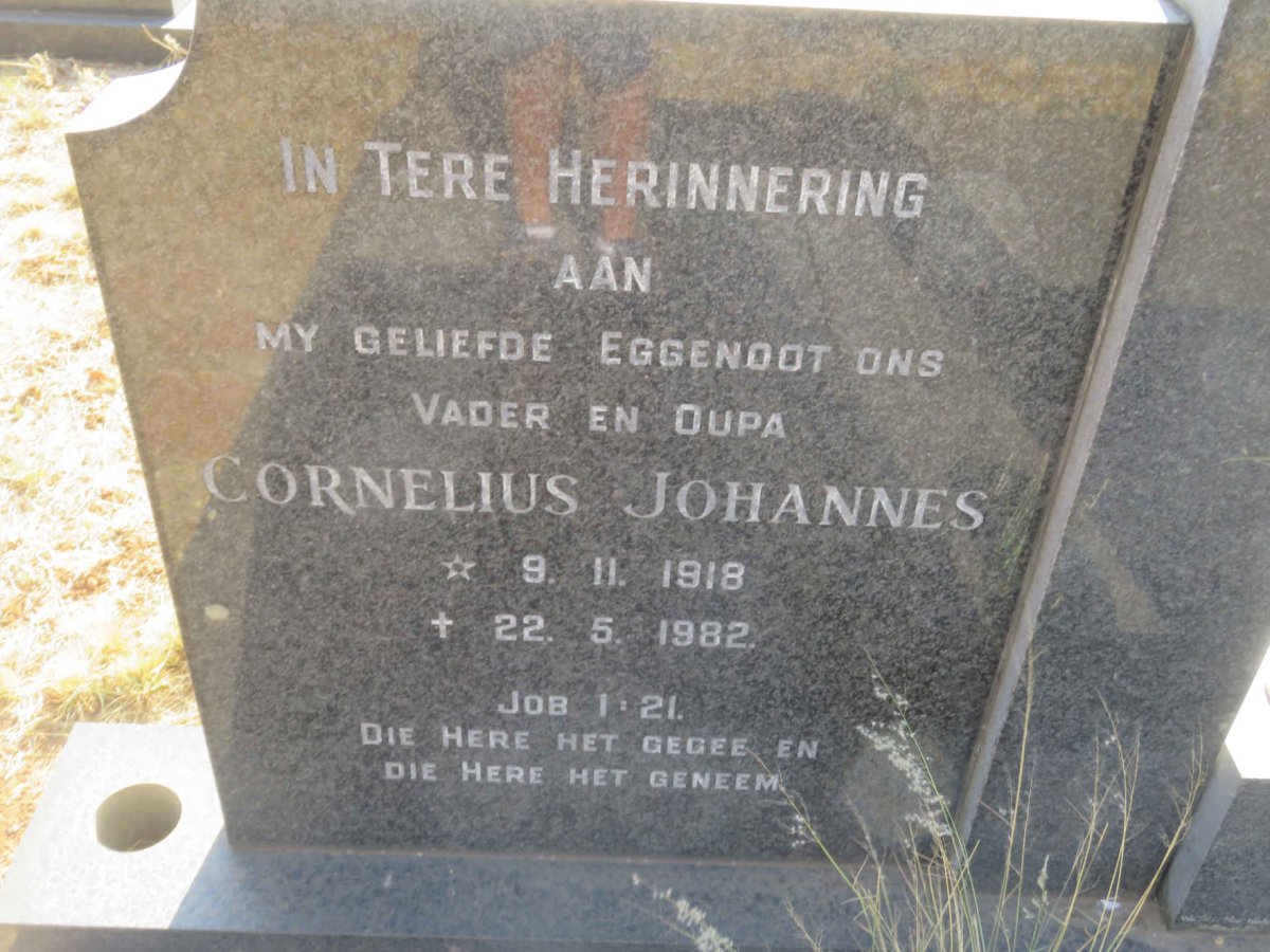 ? Cornelius Johannes 1918-1982 &amp; Maria Gertruida C. J.V. VUUREN 1918-2006