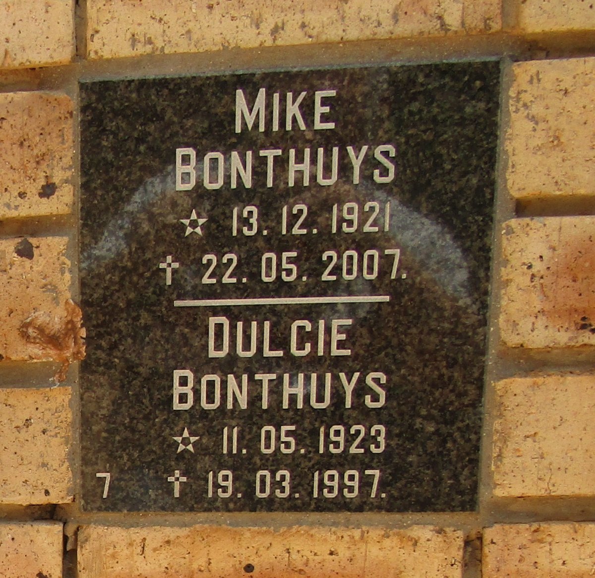 BONTHUYS Mike 1921-2007 &amp; Dulcie 1923-1997