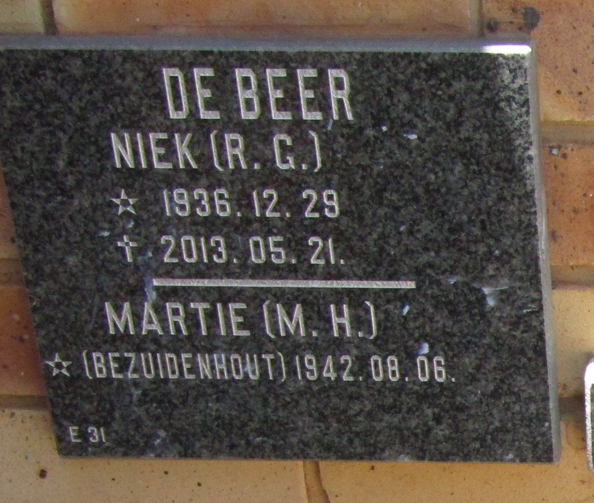 BEER R.G., de 1936-2013 &amp; M.H. BEZUIDENHOUT 1942-