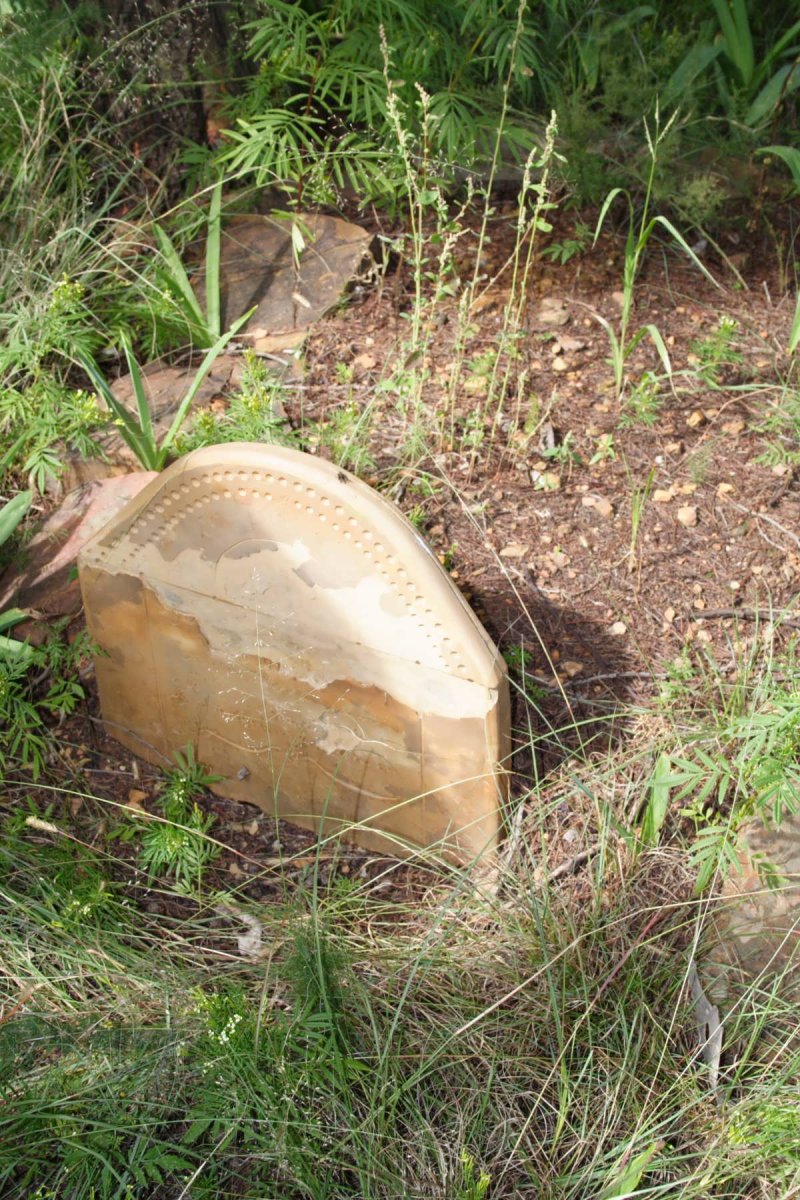 ? Unmarked &amp; illegible graves