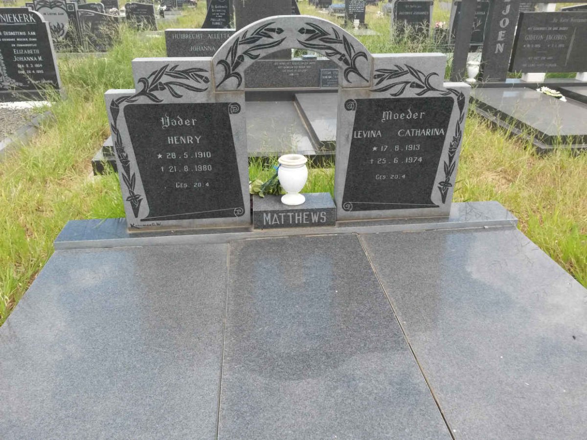 MATTHEWS Henry 1910-1980 &amp; Levina Catharina 1913-1974