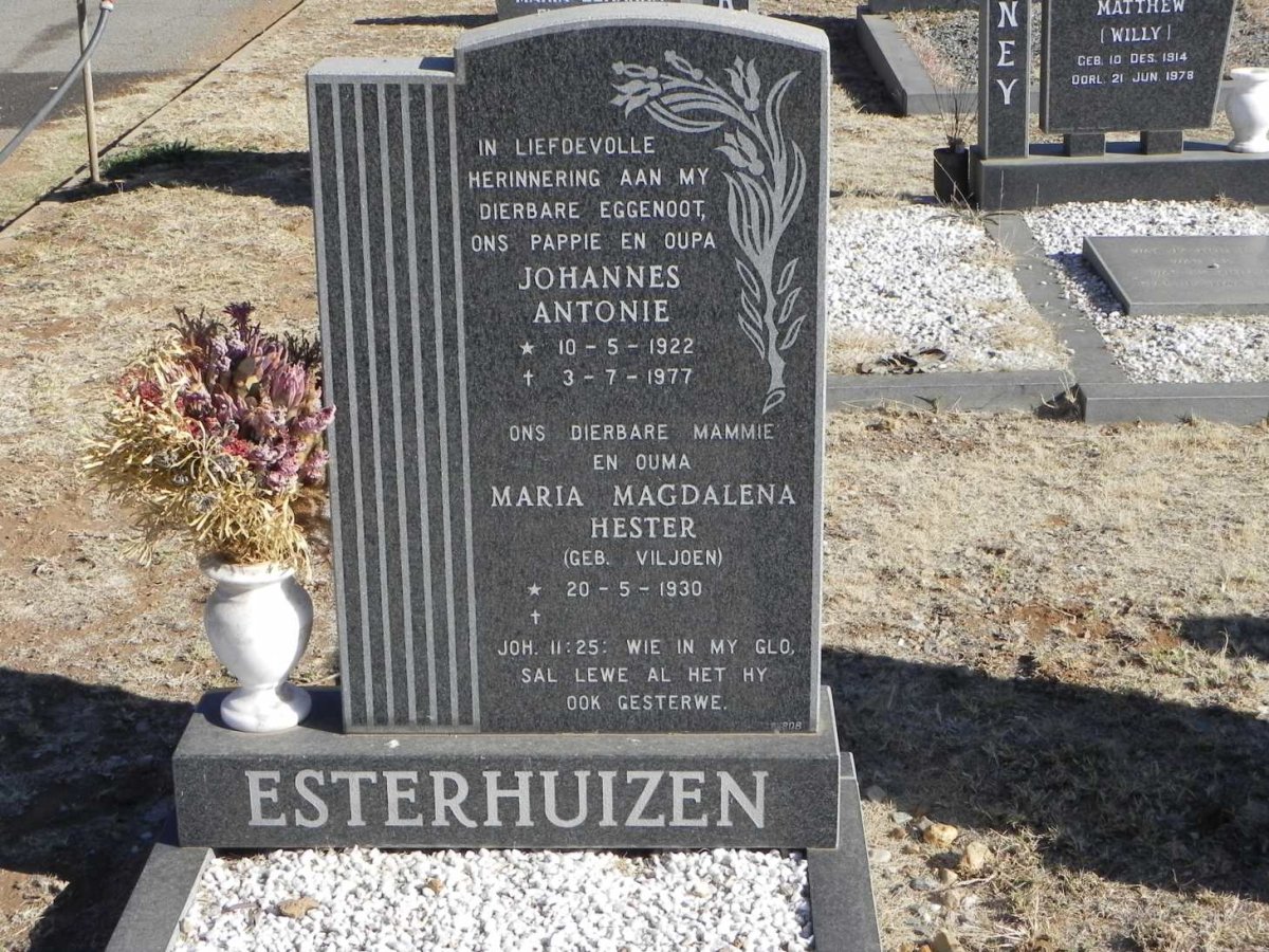 ESTERHUIZEN Johannes Antonie 1922-1977 &amp; Maria Magdalena Hester VILJOEN 1930-