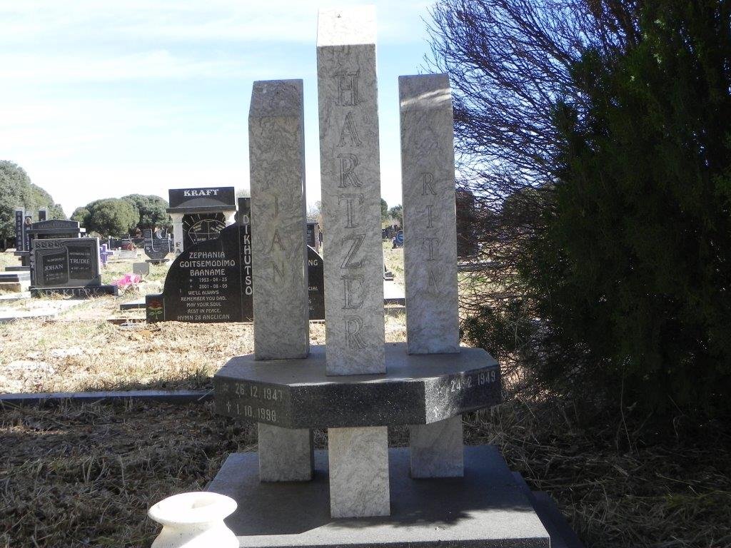 HARTZER Jan 1947-1998 &amp; Rita 1949-
