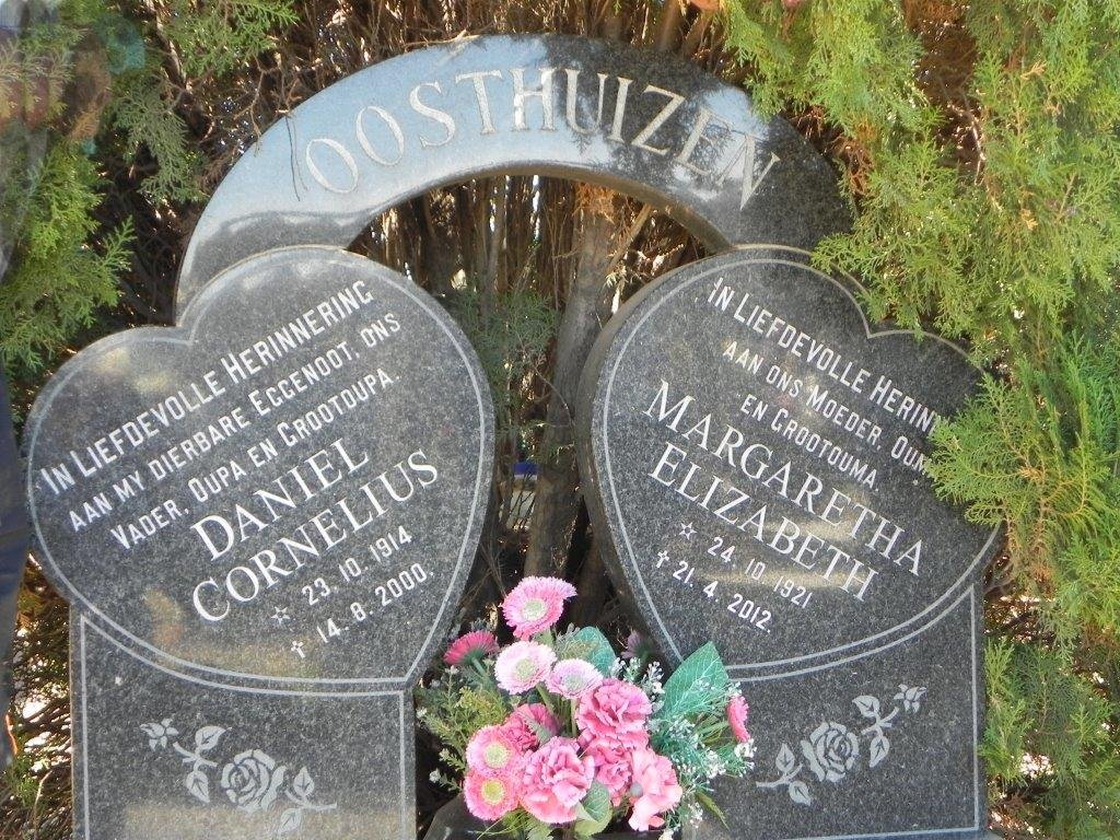 OOSTHUIZEN Daniel Cornelius 1914-2000 &amp; Margaretha Elizabeth 1921-2012