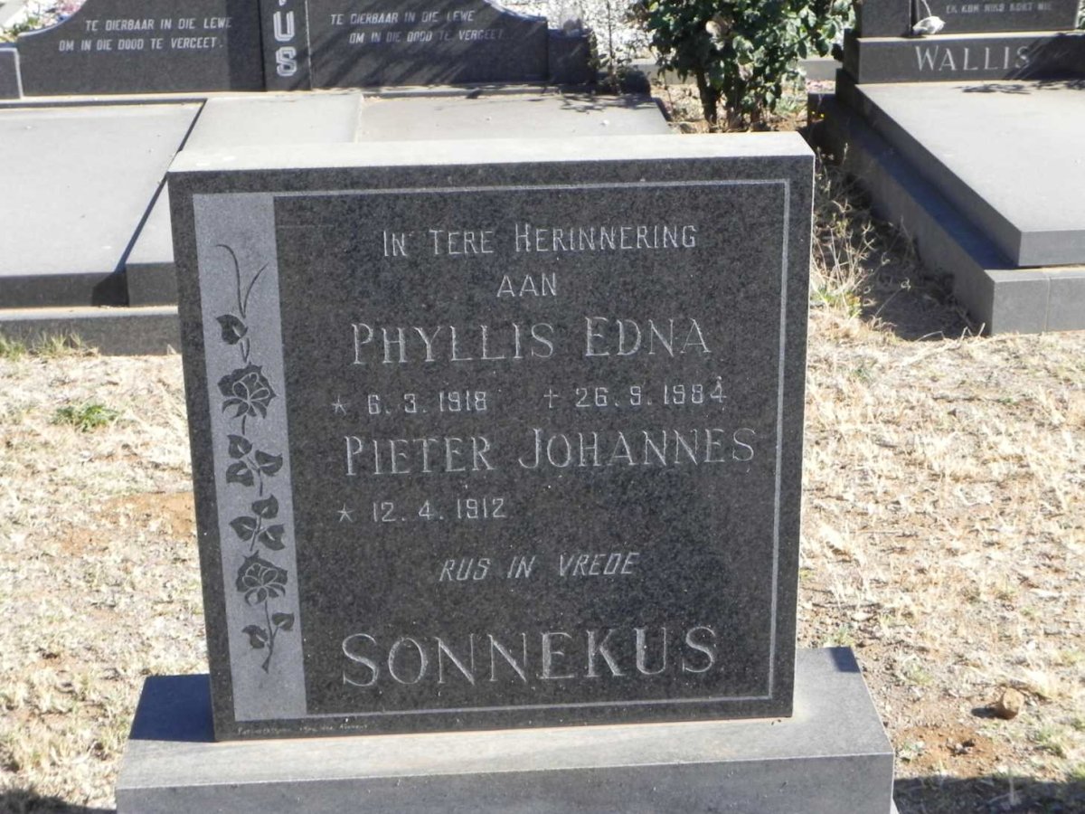 SONNEKUS Pieter Johannes 1912- &amp; Phyllis Edna 1918-1984