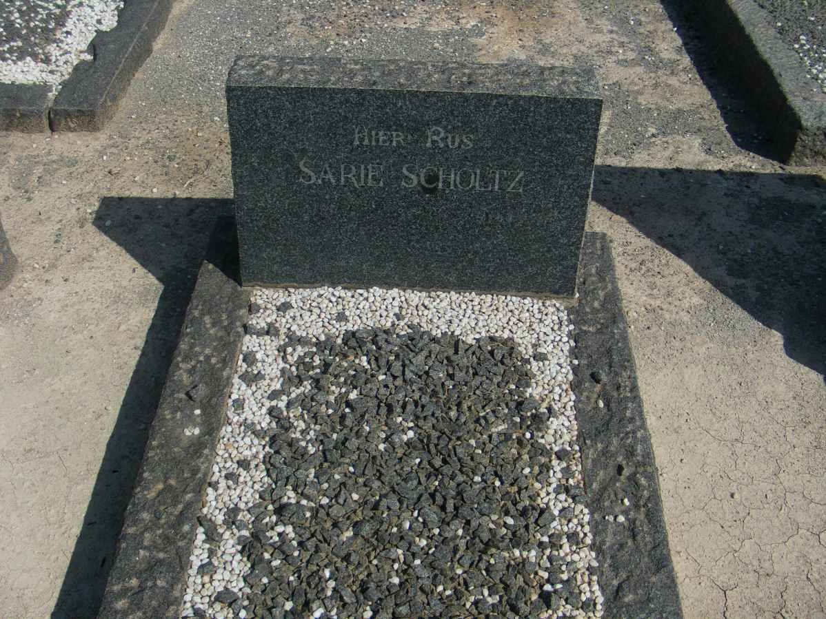 SCHOLTZ Sarie