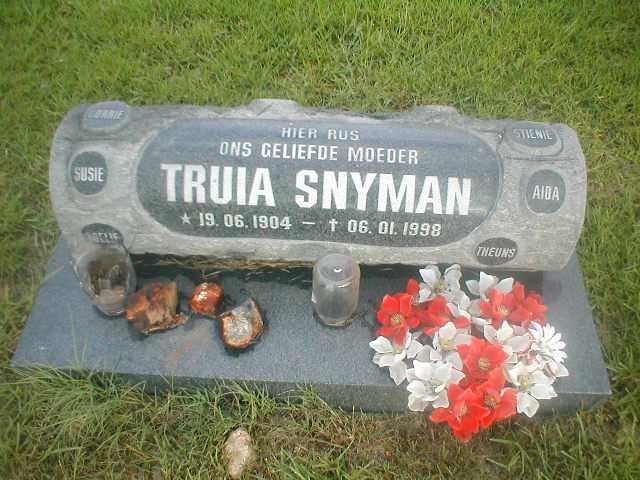 SNYMAN Truia 1904-1998