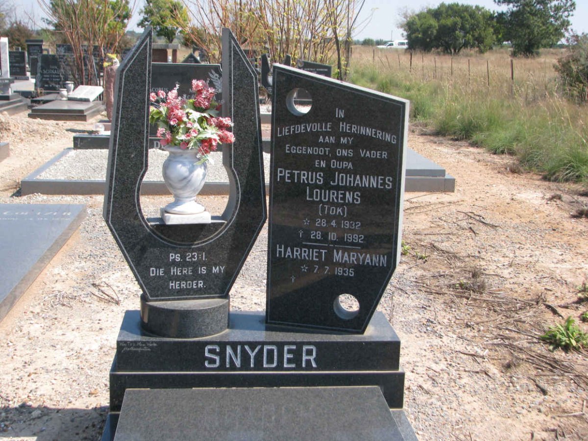 SNYDER Petrus Johannes Lourens 1932-1992 &amp; Harriet Maryann 1935-