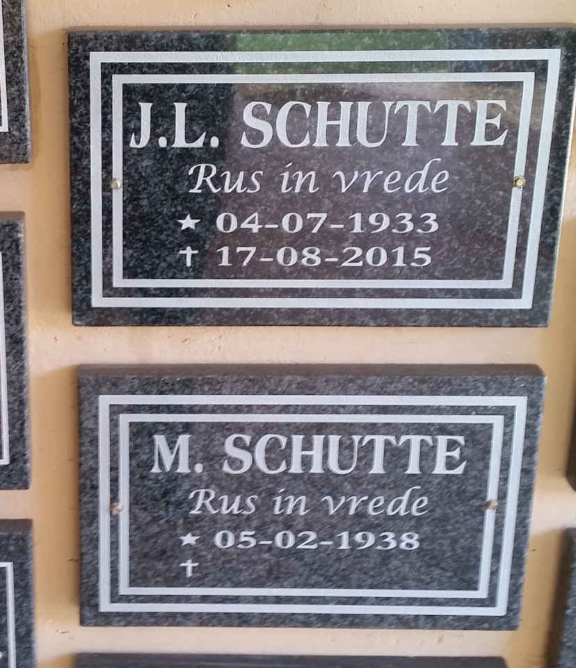SCHUTTE J.L. 1933-2015 &amp; M. 1938-