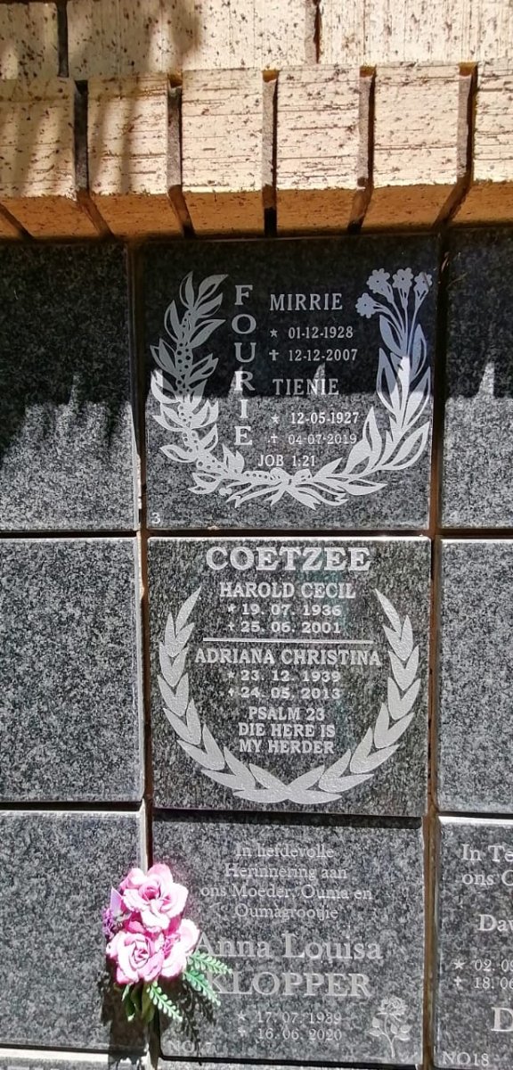 FOURIE Tienie 1927-2019 &amp; Mirrie 1928-2007 